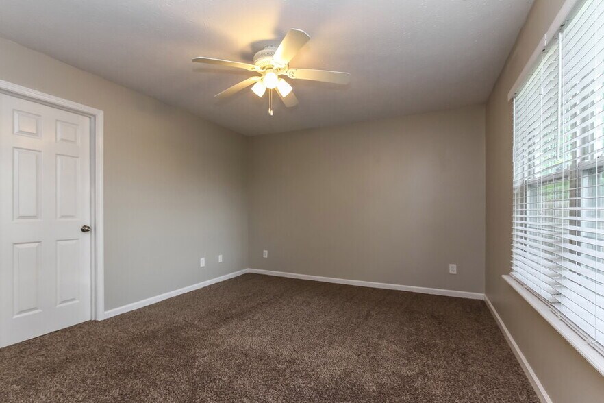 Building Photo - 1555 Sanner Dr