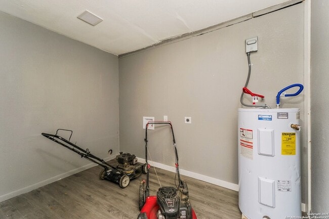 Building Photo - 614 Delgado St