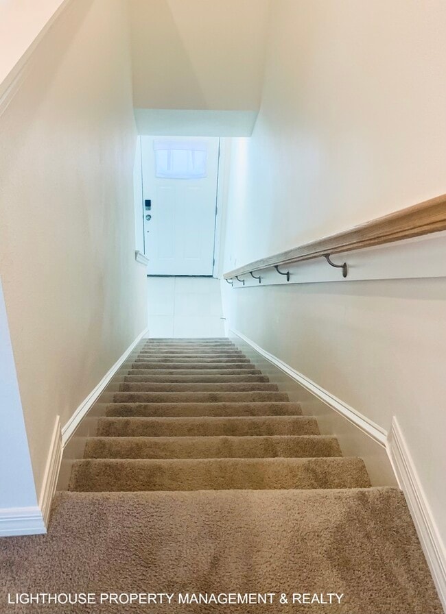 Building Photo - Charming, Newly Built 2 Bed/2.5 Bath Townh...