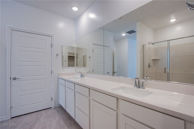 Building Photo - 2555 Hampton Rd