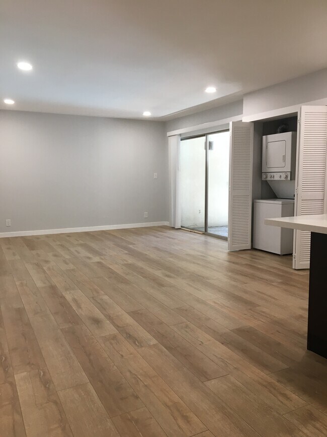 Living room - 5300 Fairview Blvd