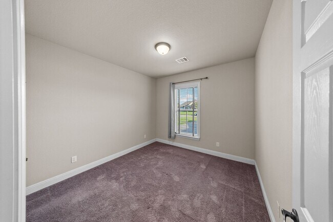 Building Photo - 3 Bedroom House in Ascension