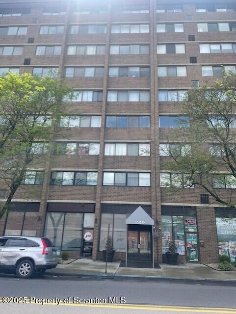 Building Photo - 220 Linden St