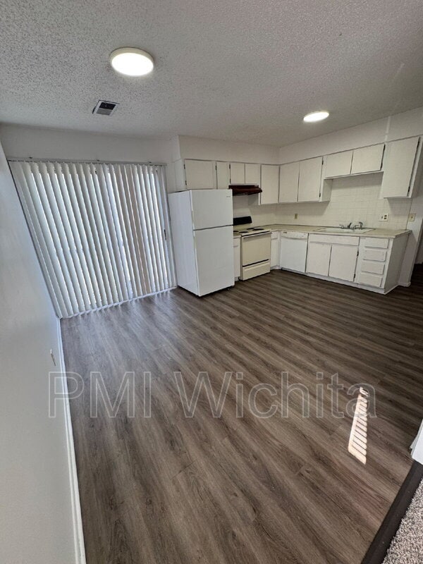 Building Photo - 1508 W Esthner Ave