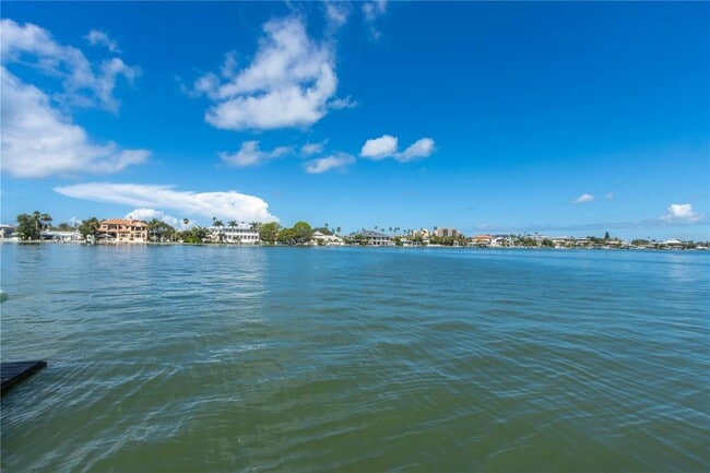 Building Photo - 700 Island Way