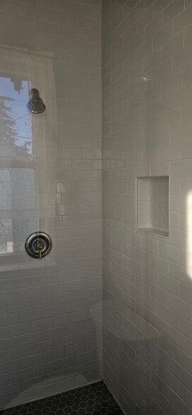 Building Photo - 609 E Main St