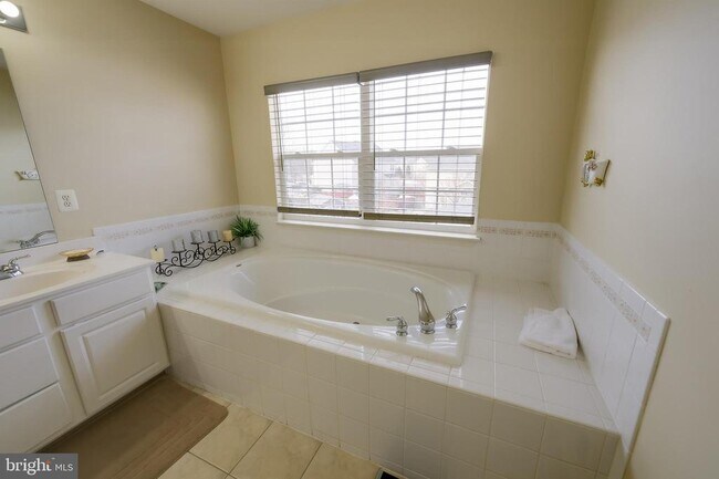 Building Photo - 601 Crossover Ct