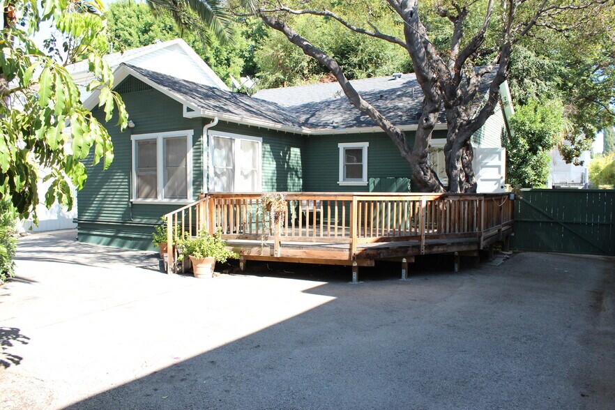 Building Photo - 1221 N Orange Grove Ave