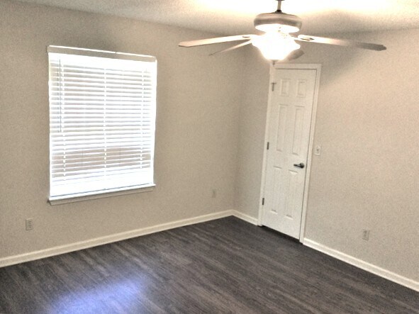 Building Photo - 4491 Cobblefield Cir W