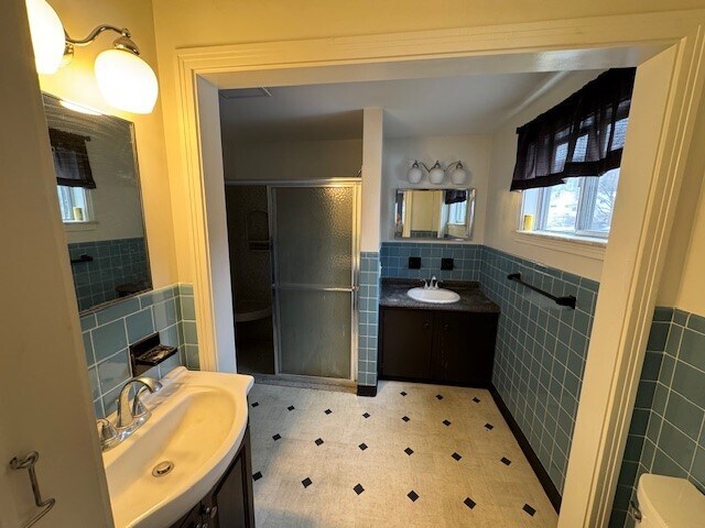 Building Photo - 812 Dickinson Dr