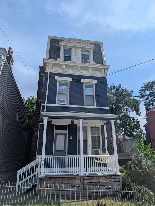 Building Photo - 225 Fosdick St
