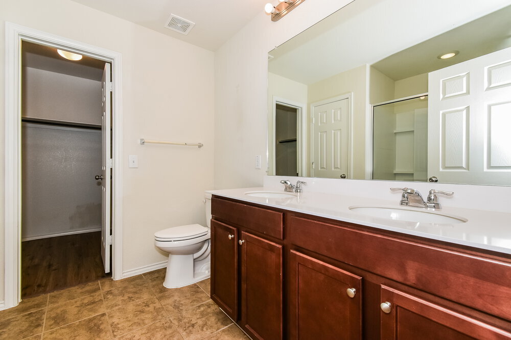 Building Photo - 1449 Vernon Dr