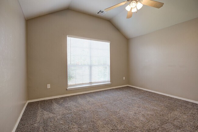 Building Photo - Spacious 4-Bedroom Home with Modern Upgrad...