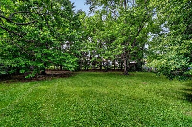Building Photo - Beautifully Home with Large Backyard & 2-Car Garage in York Subdivision
