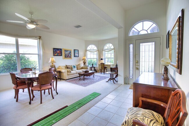 Building Photo - Seasonal Short-Term Single Family Pool Home in Pelican Pointe Golf & Country Club!