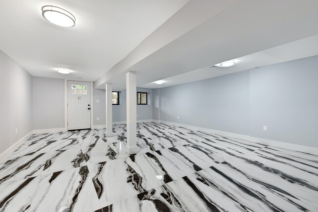 Building Photo - 480 Chauncey St