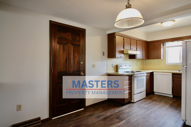 Building Photo - 135 Edgewood Dr