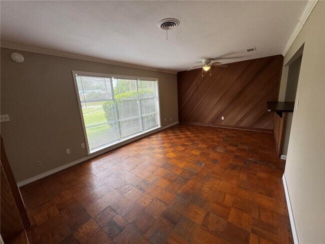 Building Photo - 5855 Woodvale Dr