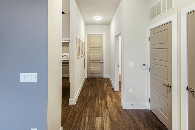Building Photo - 111 Acklen Park Dr