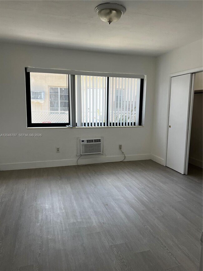 Building Photo - 811 81st St