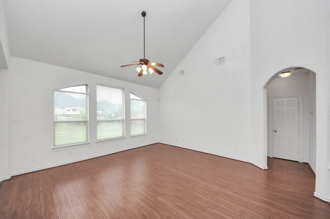Building Photo - 5014 Parkcanyon Ln