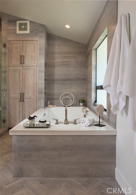 Building Photo - 27 N La Senda Dr