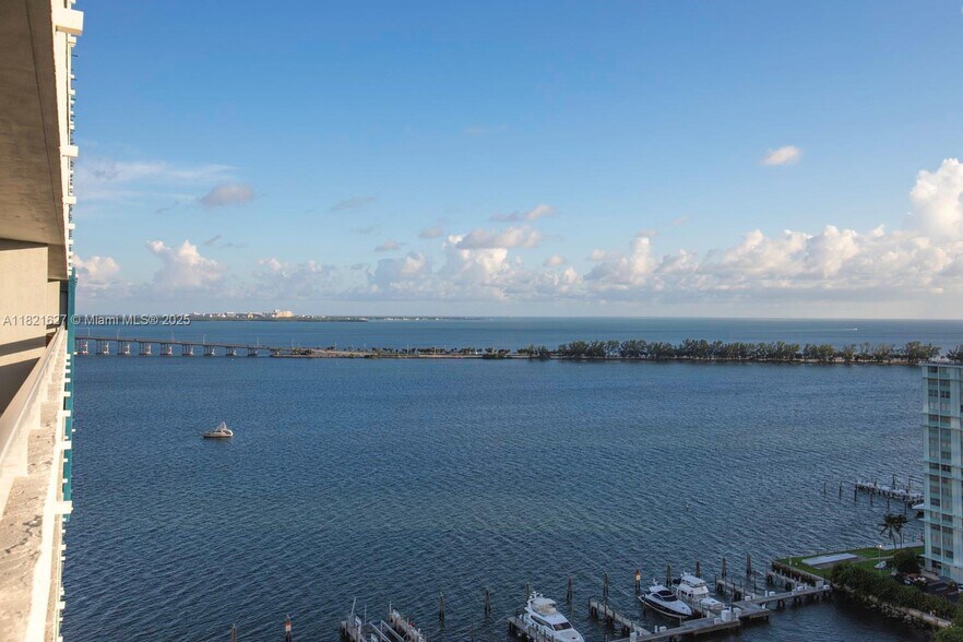 Building Photo - 1627 Brickell Ave