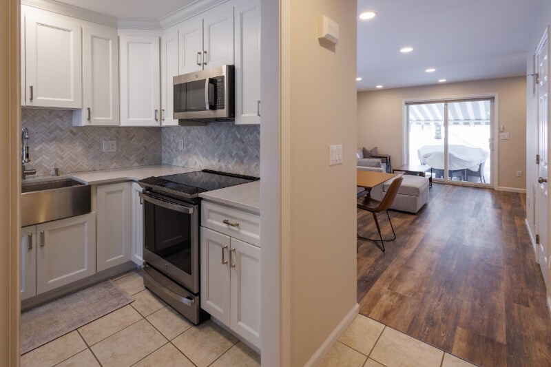 Building Photo - 301 Alexandra Ct