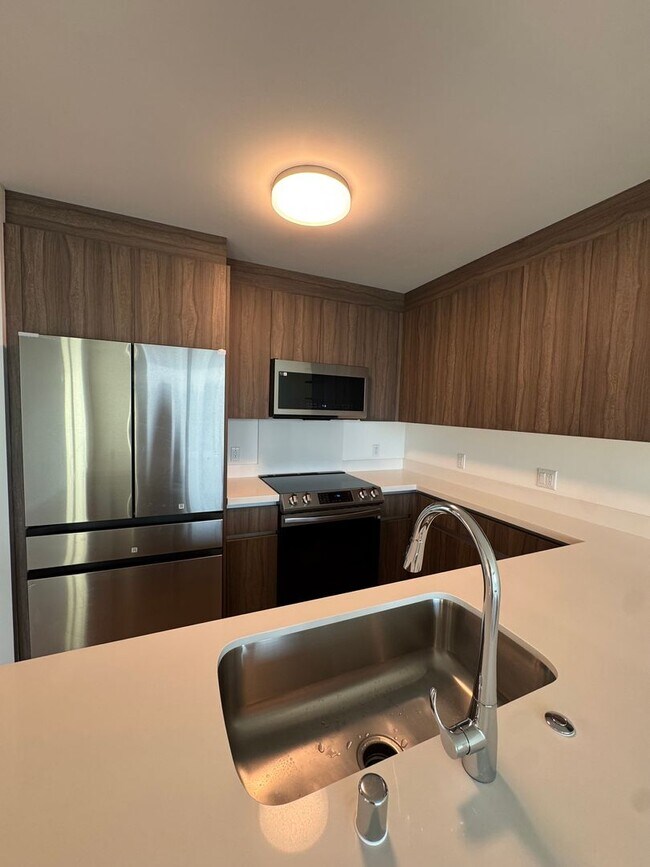 Building Photo - Ready to Move in Brand New Condo! First Time Renting! 1 Bed/1 Bath/1 Parking at The Park on Ke‘ea...