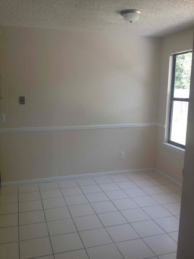 Building Photo - 3-bedroom, 2-bath single-family home for rent