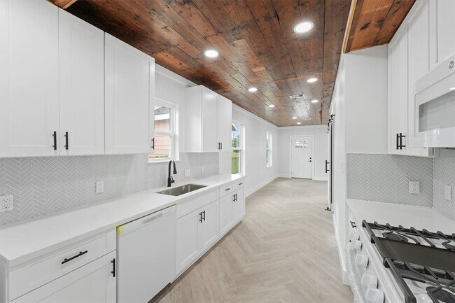 Building Photo - 5123 Avenue L