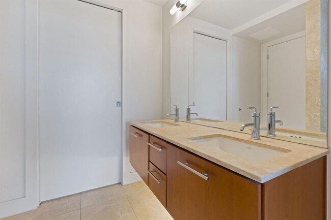 Building Photo - 210 Lee Barton Dr