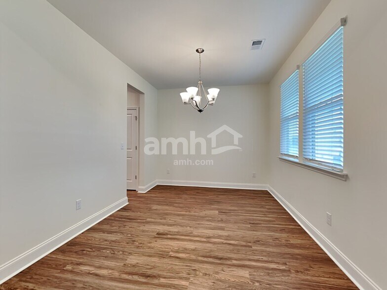 Building Photo - 322 Azore Way