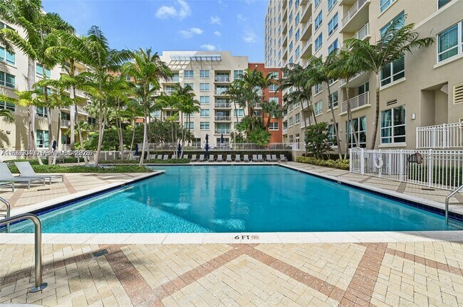 Building Photo - 2000 N Bayshore Dr