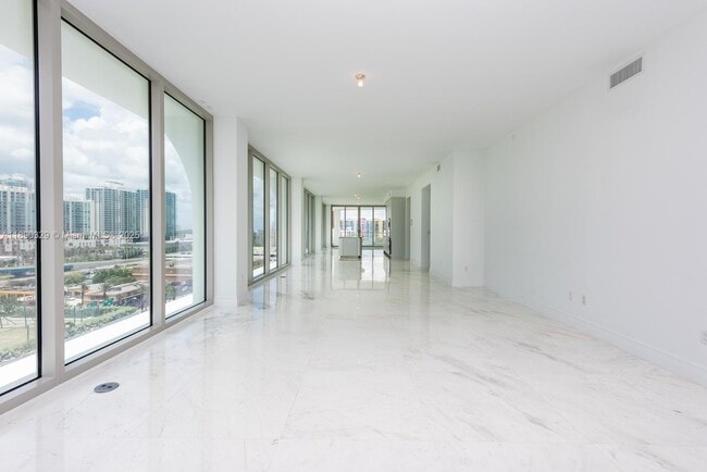Building Photo - 16901 Collins Ave