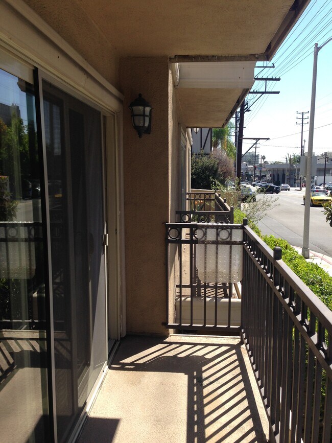 Building Photo - 141 S Clark Dr