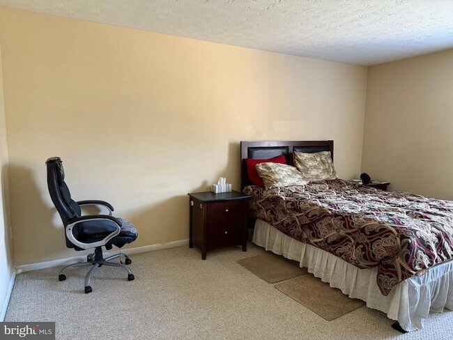 Building Photo - 7925 Mandan Rd