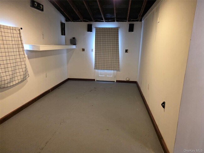 Building Photo - 68 Summer Ln