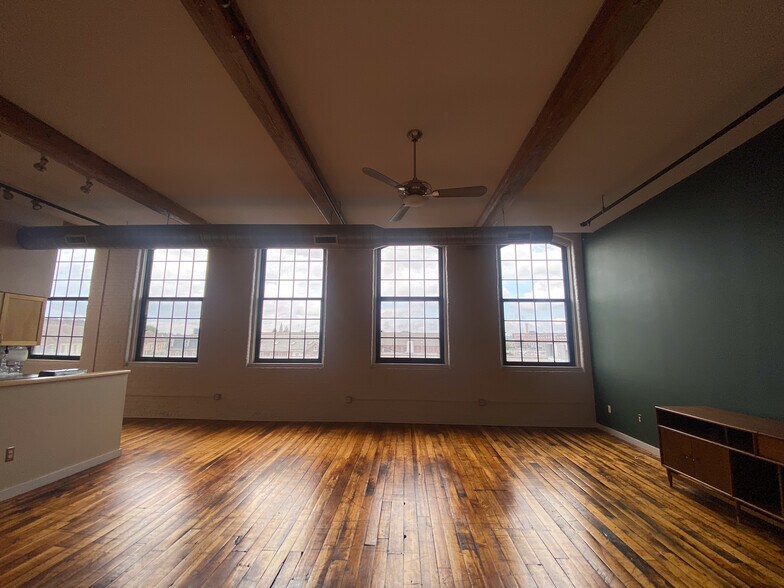 Building Photo - 28 Bayley St