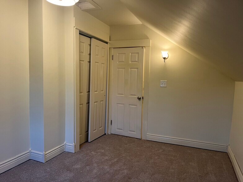 Building Photo - 711 Union St