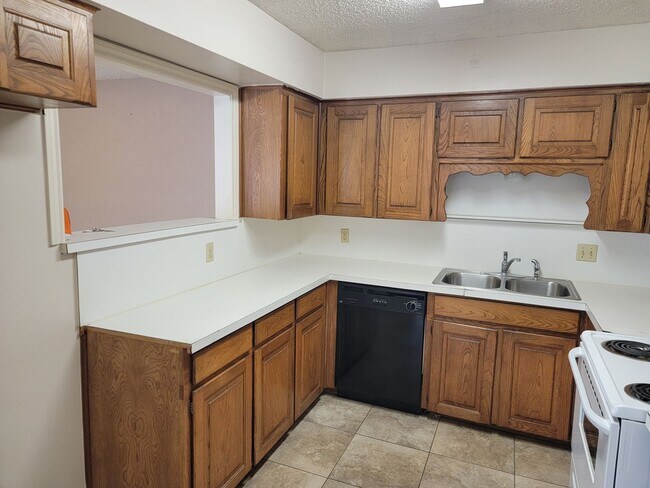 Building Photo - 6433-6435 Brookhaven Trail