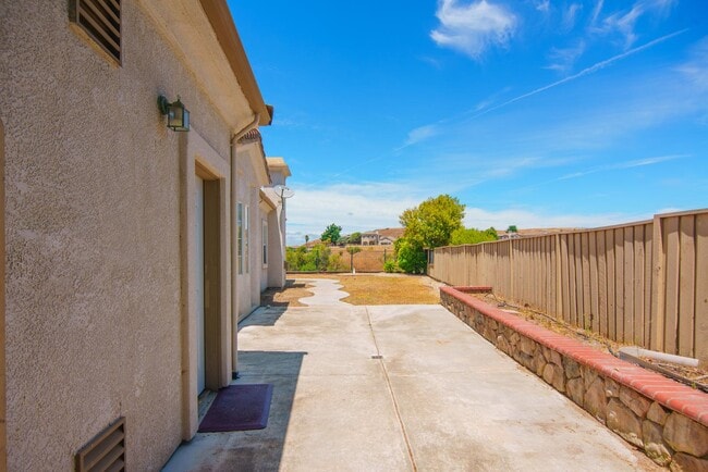 Building Photo - 26148 Legends Ct