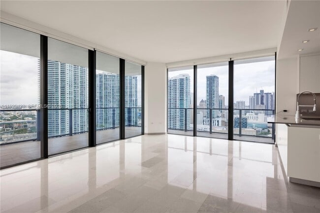 Building Photo - 68 SE 6th St