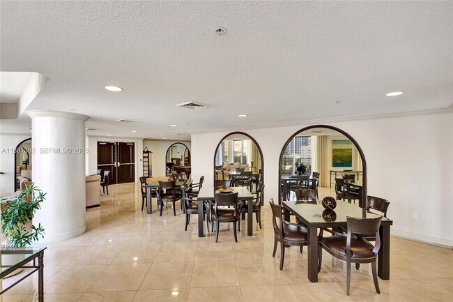 Building Photo - 100 S Birch Rd