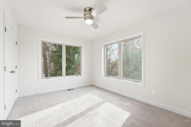 Building Photo - 139 Oak View St