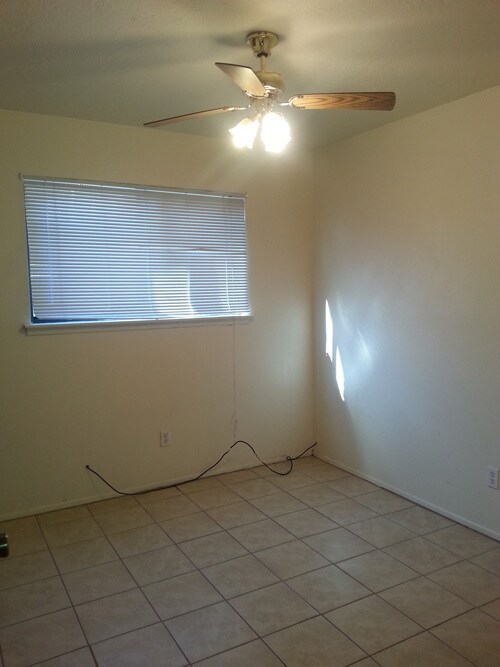 Building Photo - 2330 Saturn Cir
