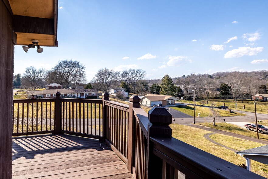 Building Photo - 908 Dartford Rd