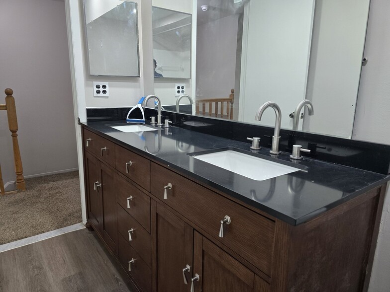 Building Photo - 38177 Jamestown Dr