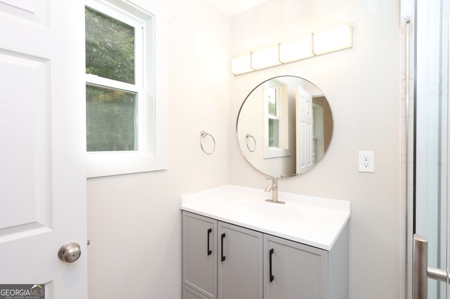 Building Photo - 1208 Williams Cir