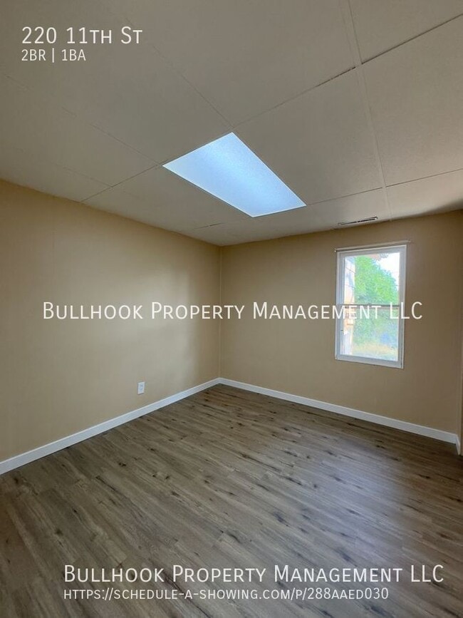 Building Photo - 220 11th St